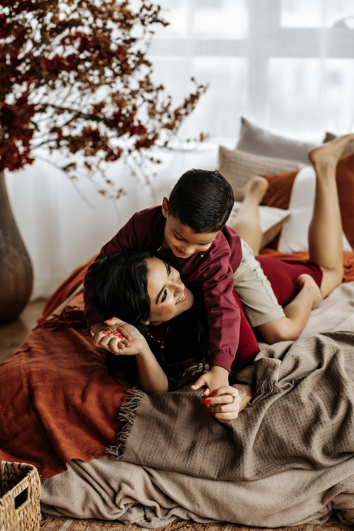 O ensaio de mãe e filho é uma celebração pura do amor e da conexão entre os dois. Cada foto será uma lembrança precioso, capaz de aquecer o coração toda vez que for revisitado.