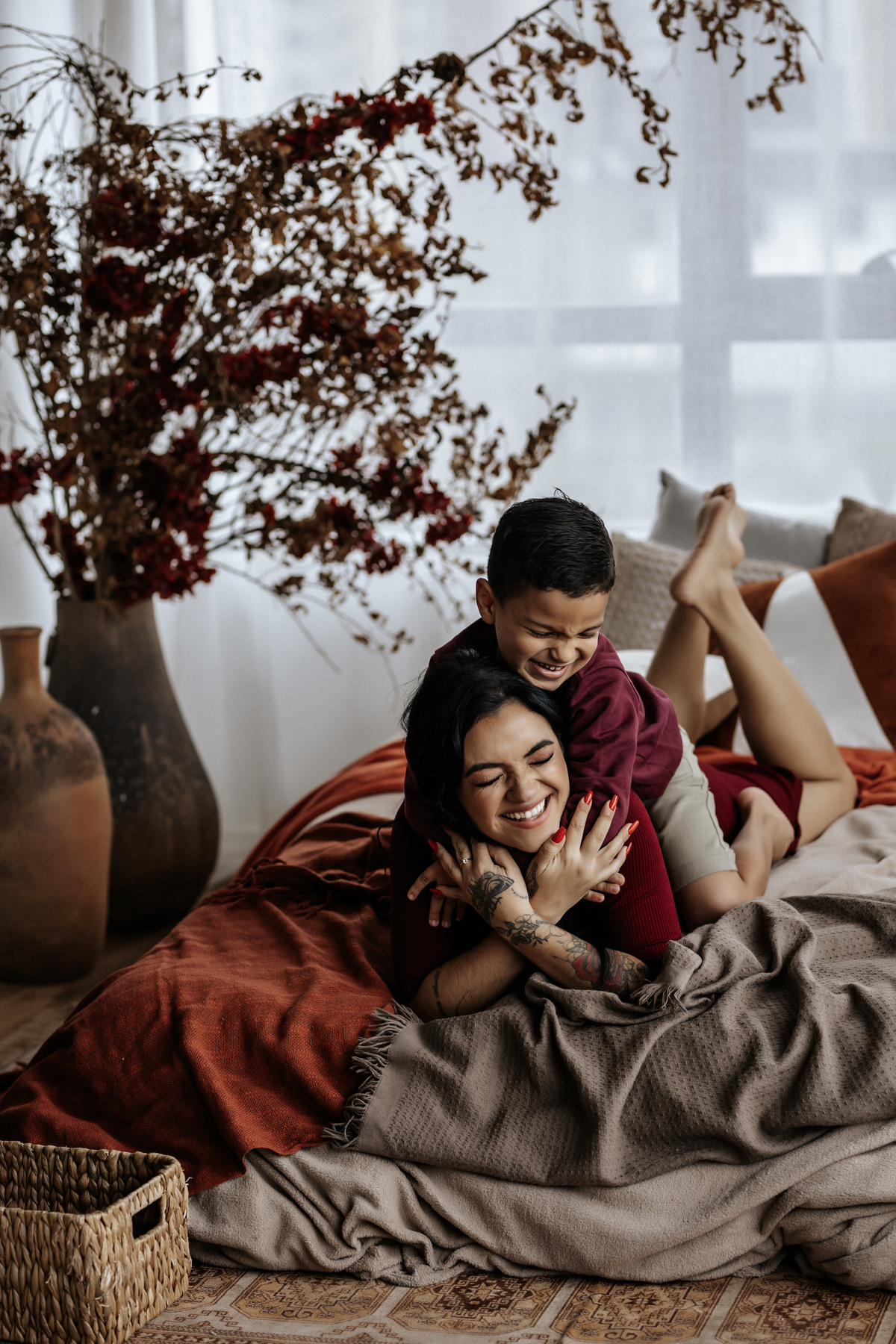 O ensaio de mãe e filho é uma celebração pura do amor e da conexão entre os dois. Cada foto será uma lembrança precioso, capaz de aquecer o coração toda vez que for revisitado.