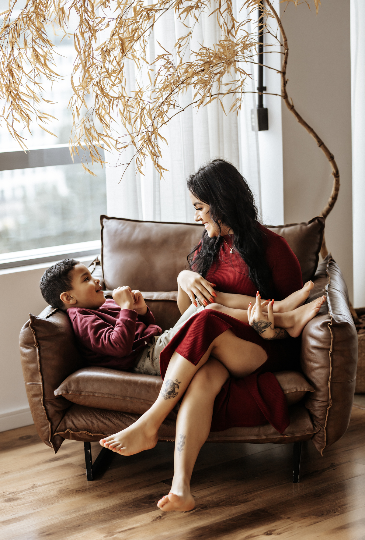 O ensaio de mãe e filho é uma celebração pura do amor e da conexão entre os dois. Cada foto será uma lembrança precioso, capaz de aquecer o coração toda vez que for revisitado.