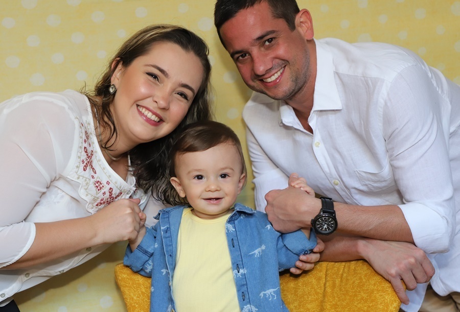 Fotografia do bebê com os pais sorrindo-Rio de Janeiro- RJ