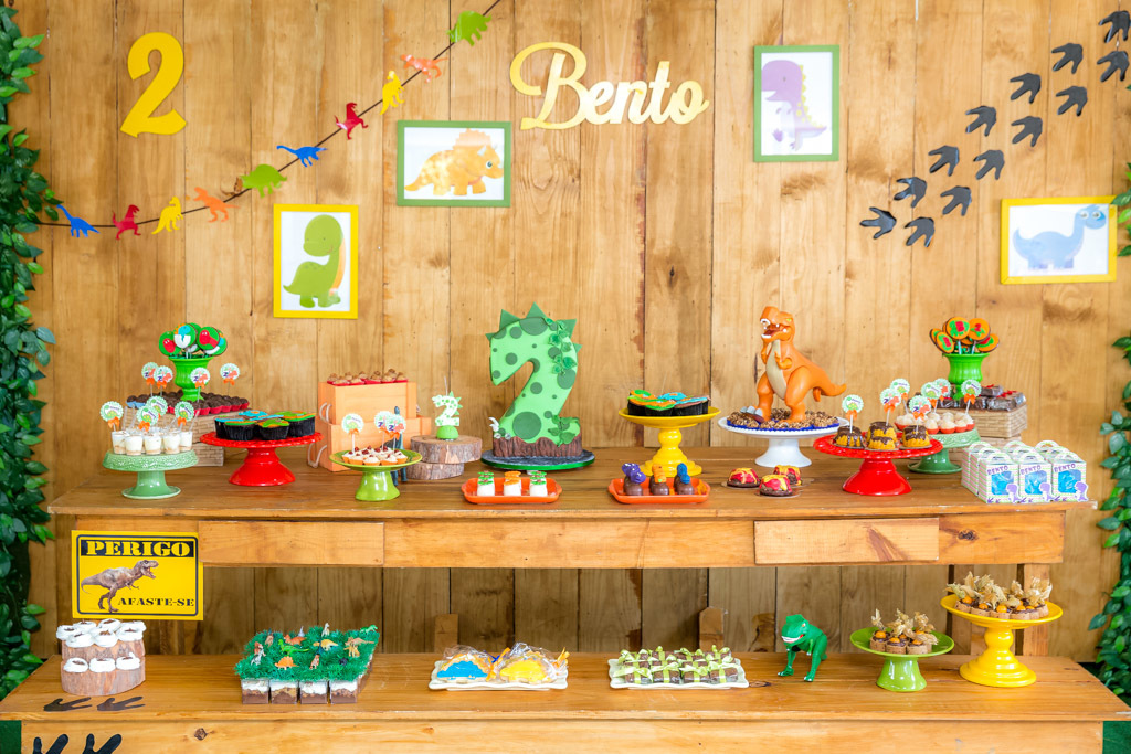Bento e 2 anos - Tema da festa dinossauros