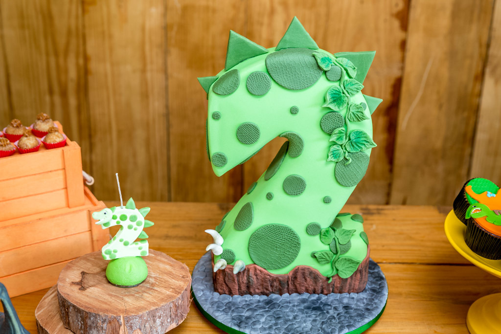 Bento e 2 anos - Tema da festa dinossauros