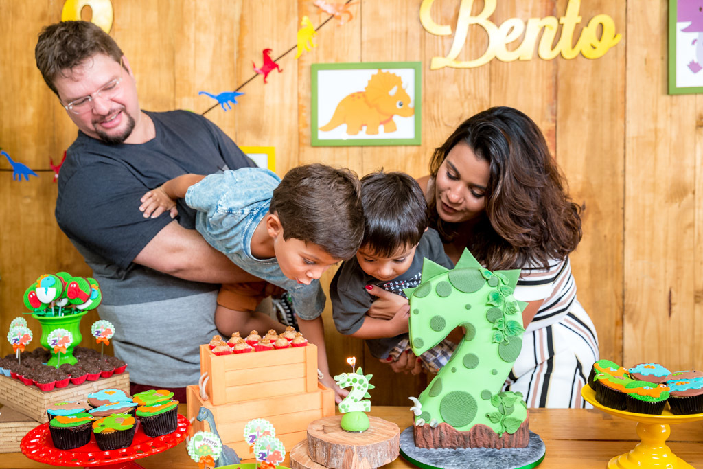 Bento e 2 anos - Tema da festa dinossauros
