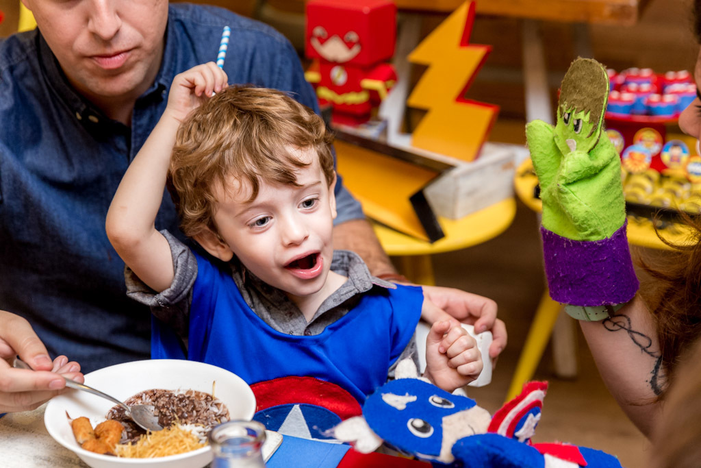 Caio 3 anos - Tema super herói - Quintal de contos