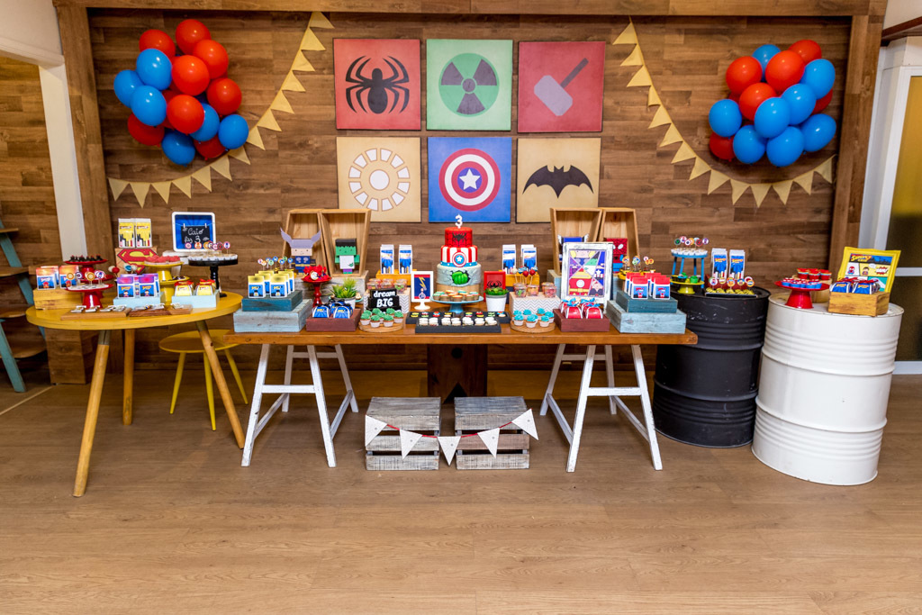 Caio 3 anos - Tema super herói - Quintal de contos