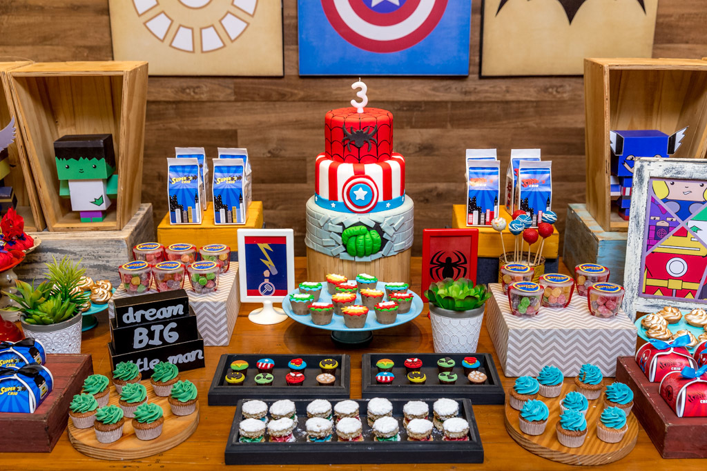 Caio 3 anos - Tema super herói - Quintal de contos