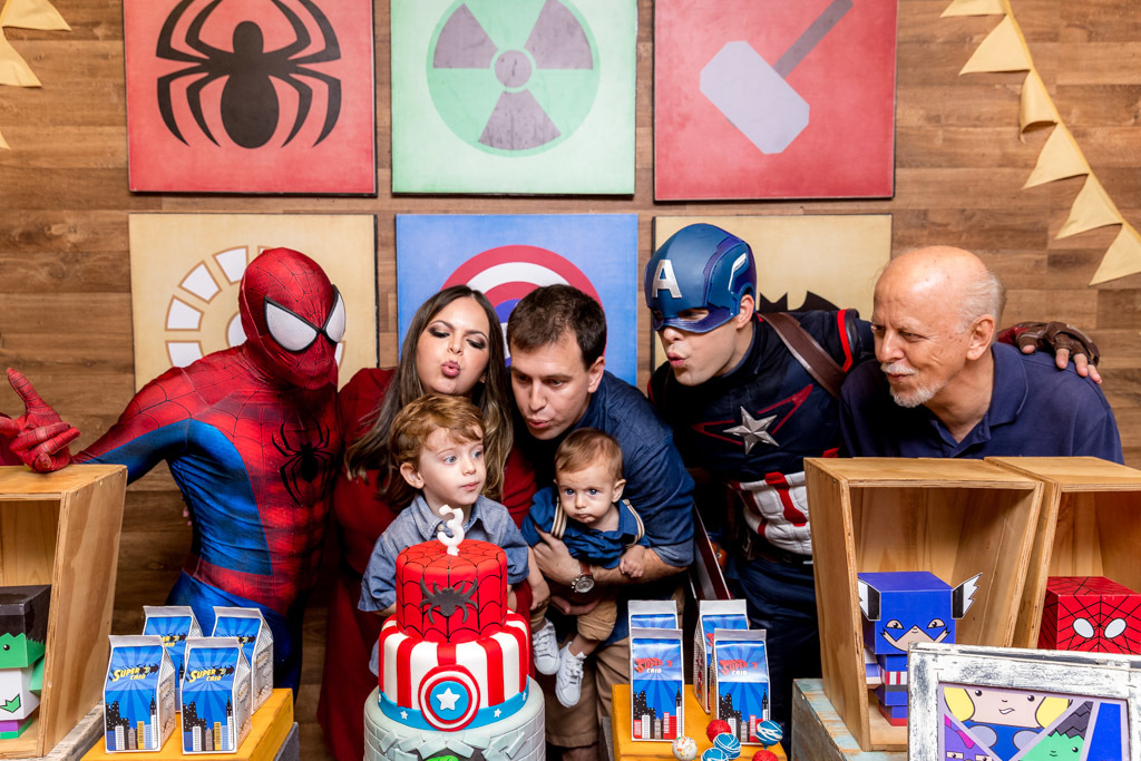 Caio 3 anos - Tema super herói - Quintal de contos