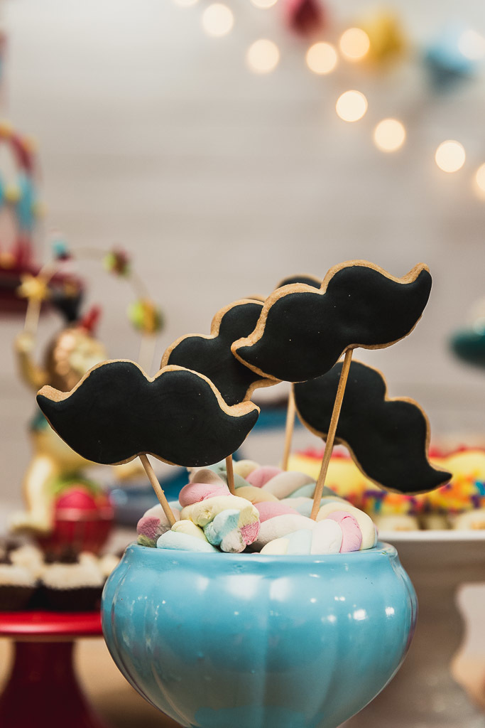 Batizado Davi - Niterói RJ / Festa tema circo / decoração bigode