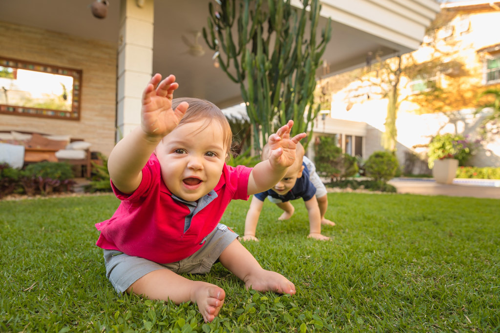 Gabriel e Pedro - ensaio de 1 ano - ensaio smash the fruit - ensaio fotografico de familia - Primos e Irmãos