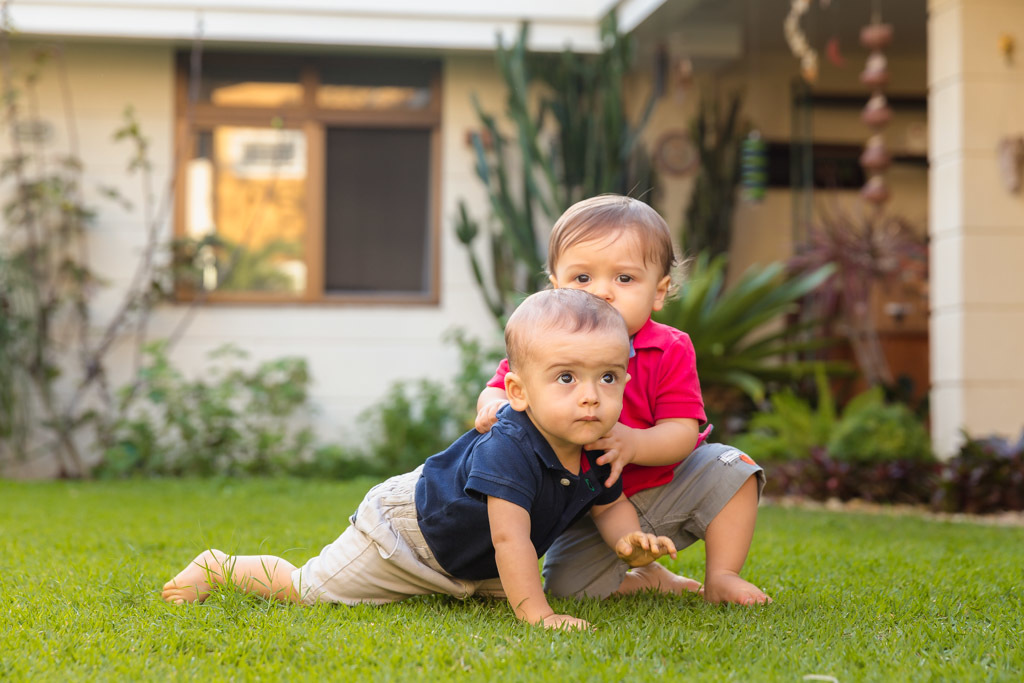 Gabriel e Pedro - ensaio de 1 ano - ensaio smash the fruit - ensaio fotografico de familia - Primos e Irmãos
