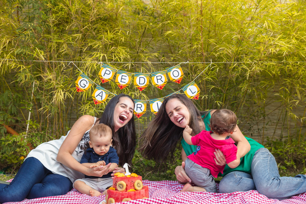 Gabriel e Pedro - ensaio de 1 ano - ensaio smash the fruit - ensaio fotografico de familia - Primos e Irmãos