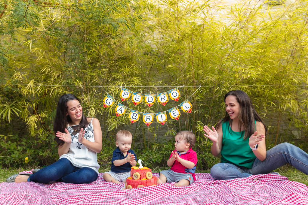 Gabriel e Pedro - ensaio de 1 ano - ensaio smash the fruit - ensaio fotografico de familia - Primos e Irmãos