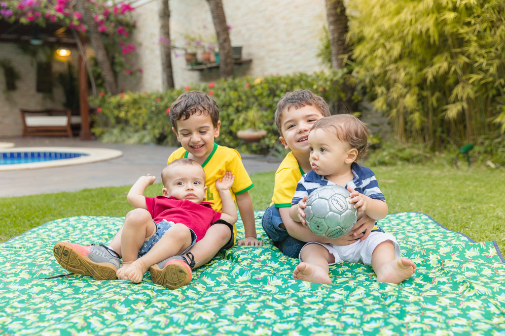 Gabriel e Pedro - ensaio de 1 ano - ensaio smash the fruit - ensaio fotografico de familia - Primos e Irmãos