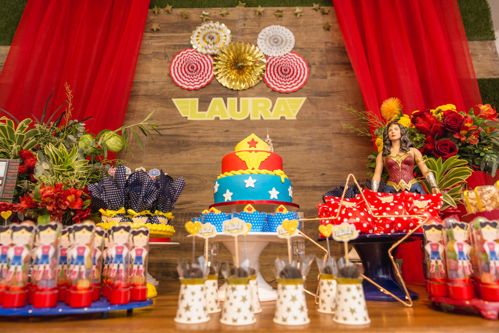 Laura 3 anos - Mulher Maravilha - Festa Infantil - Espaço Quebra Nozes - Copacabana