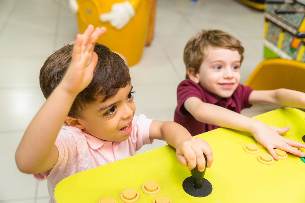 Miguel 4 anos - Aniversário infantil - Catavento Festas - Piratininga Niterói - Tema DPA - D.P.A