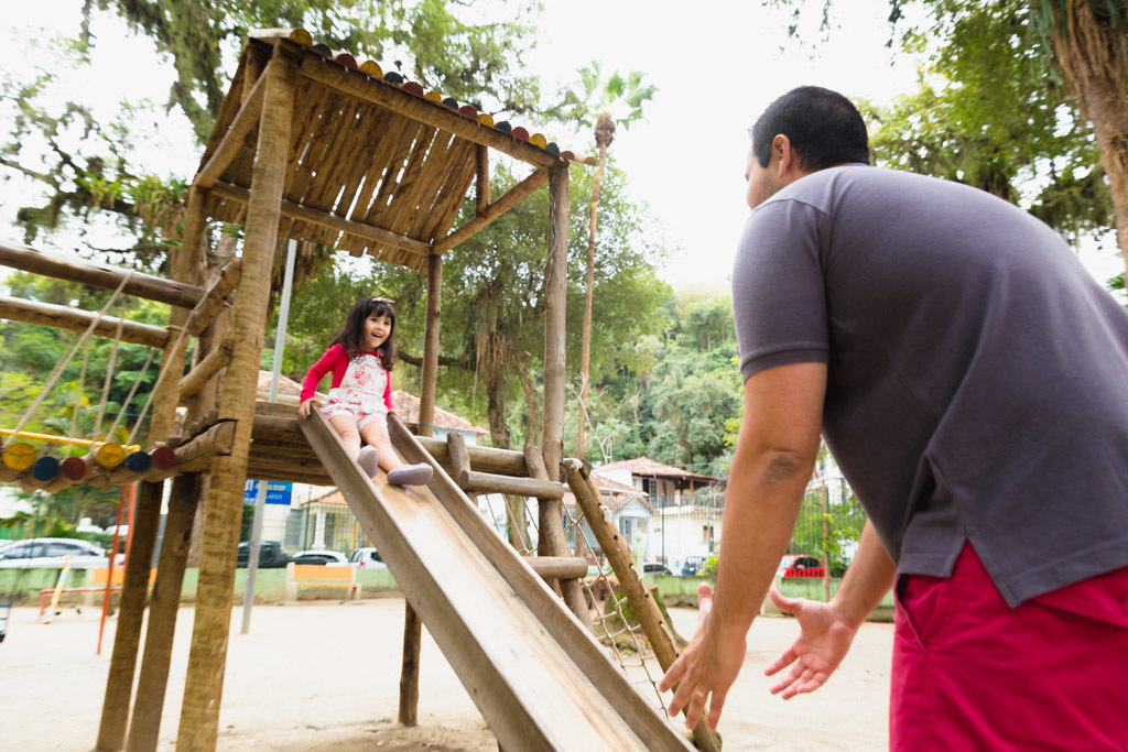 ensaio dia dos pais - pai e filha - diversão no parque - ensaio externo - amor de pai - praça jambeiro