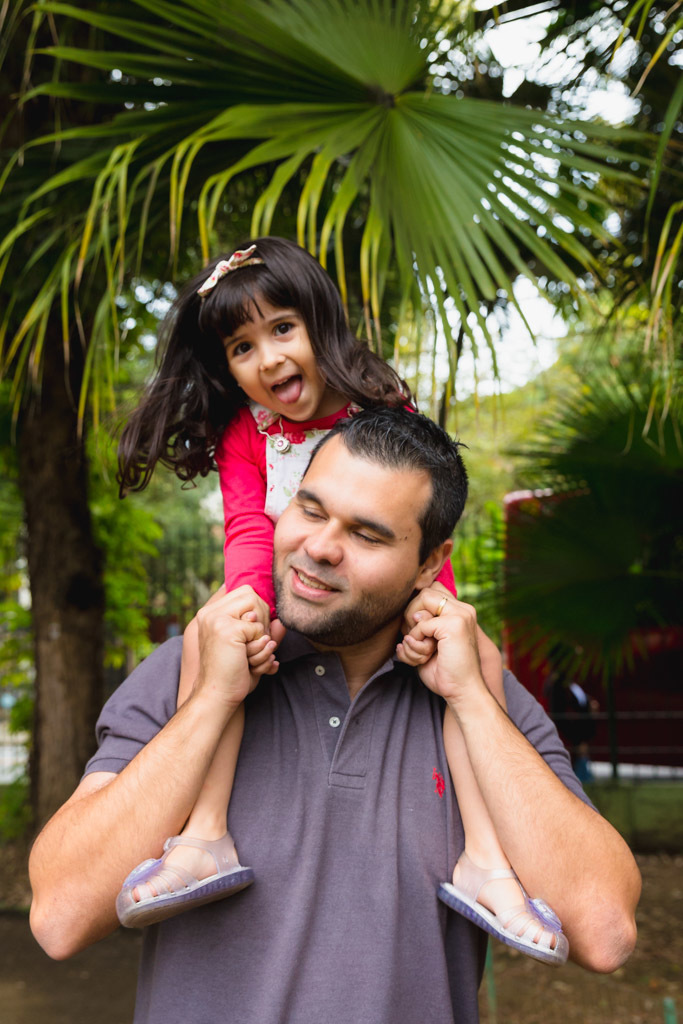 ensaio dia dos pais - pai e filha - diversão no parque - ensaio externo - amor de pai - praça jambeiro