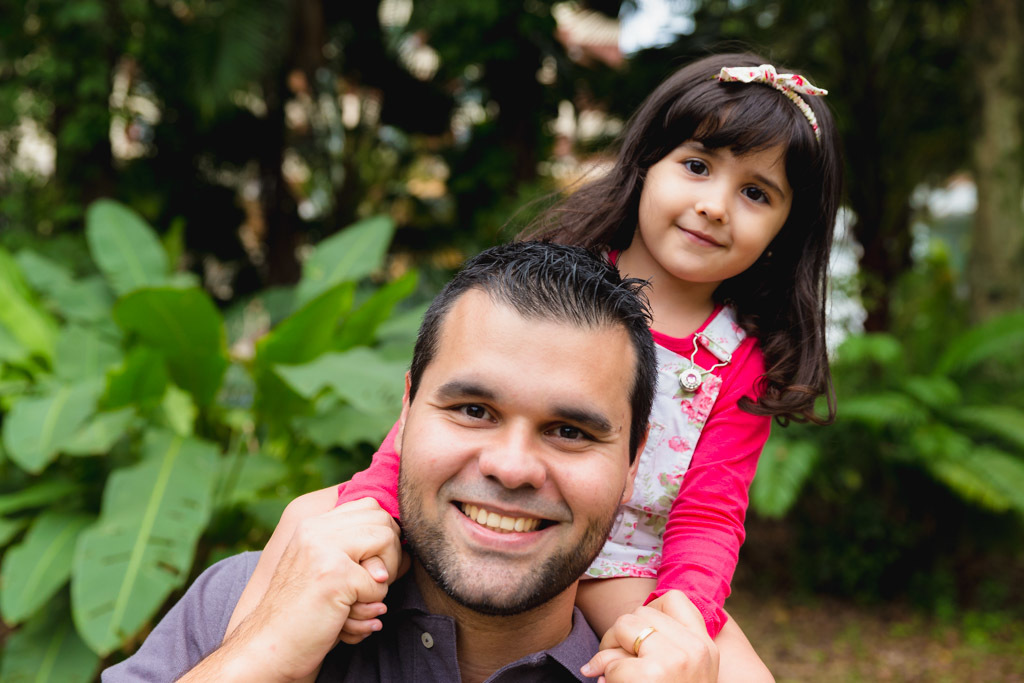 ensaio dia dos pais - pai e filha - diversão no parque - ensaio externo - amor de pai - praça jambeiro