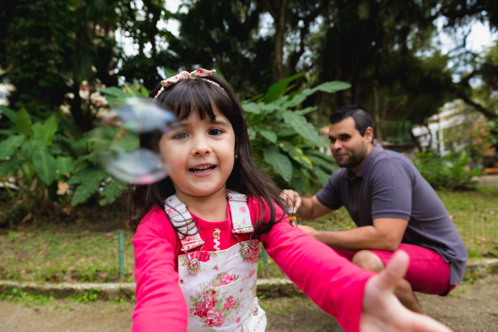 ensaio dia dos pais - pai e filha - diversão no parque - ensaio externo - amor de pai - praça jambeiro