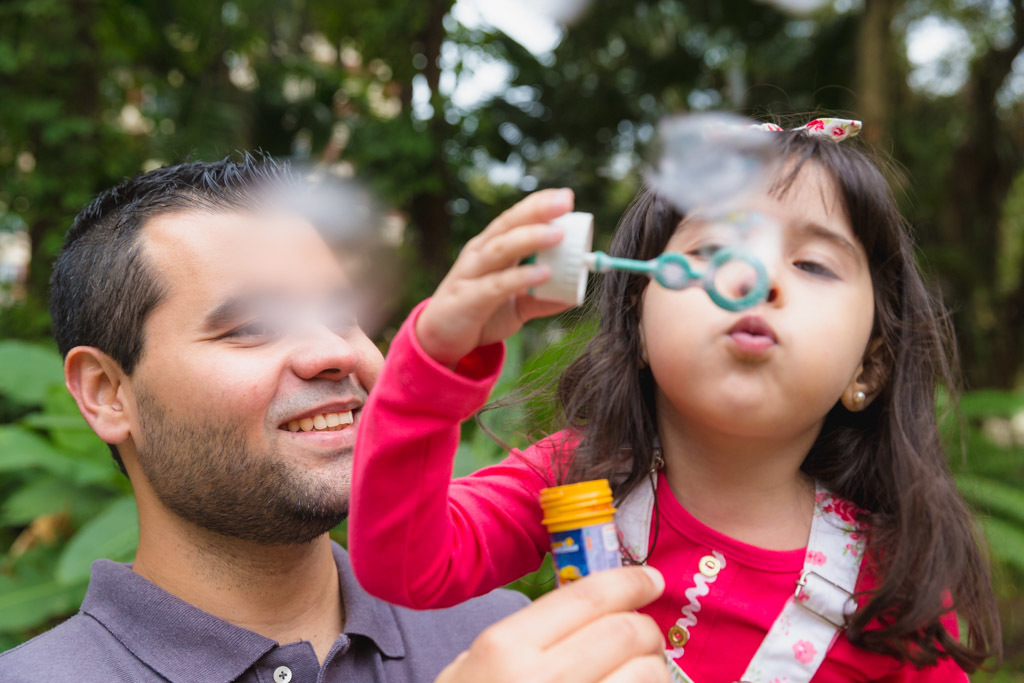 ensaio dia dos pais - pai e filha - diversão no parque - ensaio externo - amor de pai - praça jambeiro