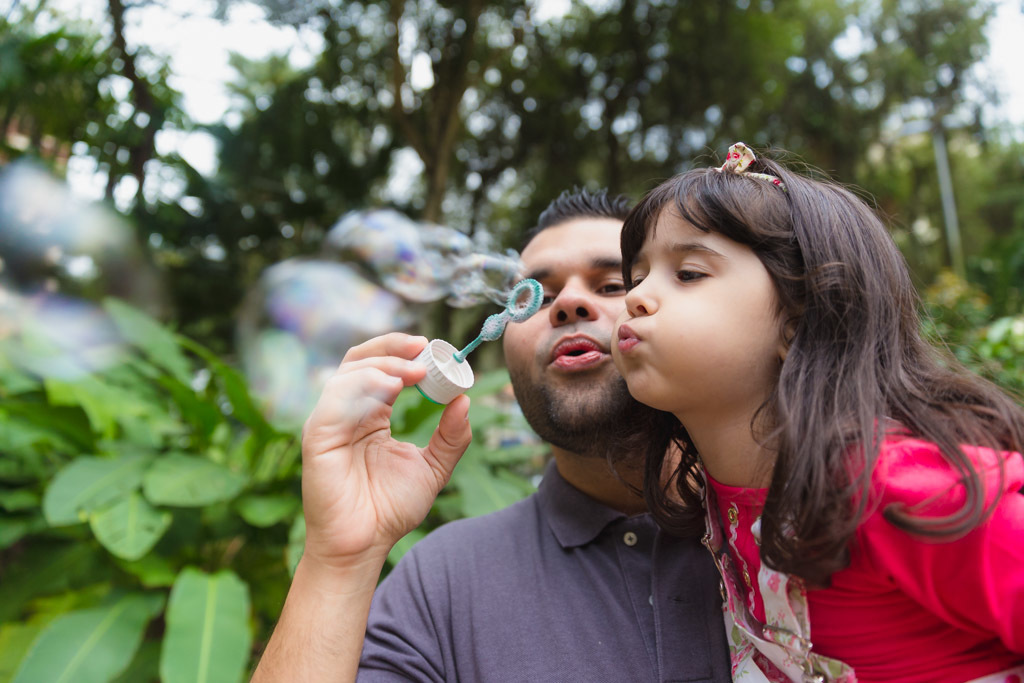 ensaio dia dos pais - pai e filha - diversão no parque - ensaio externo - amor de pai - praça jambeiro