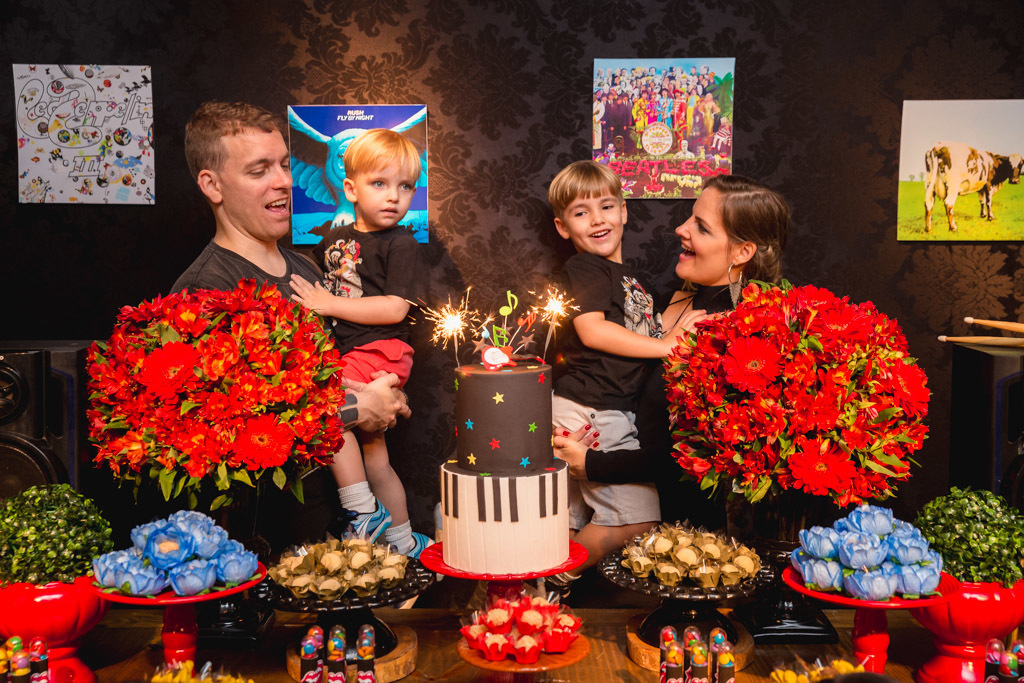 Paula & Gui & Gabriel - festa tema rock - aniversário de 40 anos - aniversário pais e filhos - Casa Fróes SF