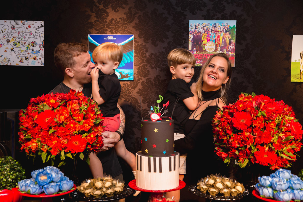 Paula & Gui & Gabriel - festa tema rock - aniversário de 40 anos - aniversário pais e filhos - Casa Fróes SF