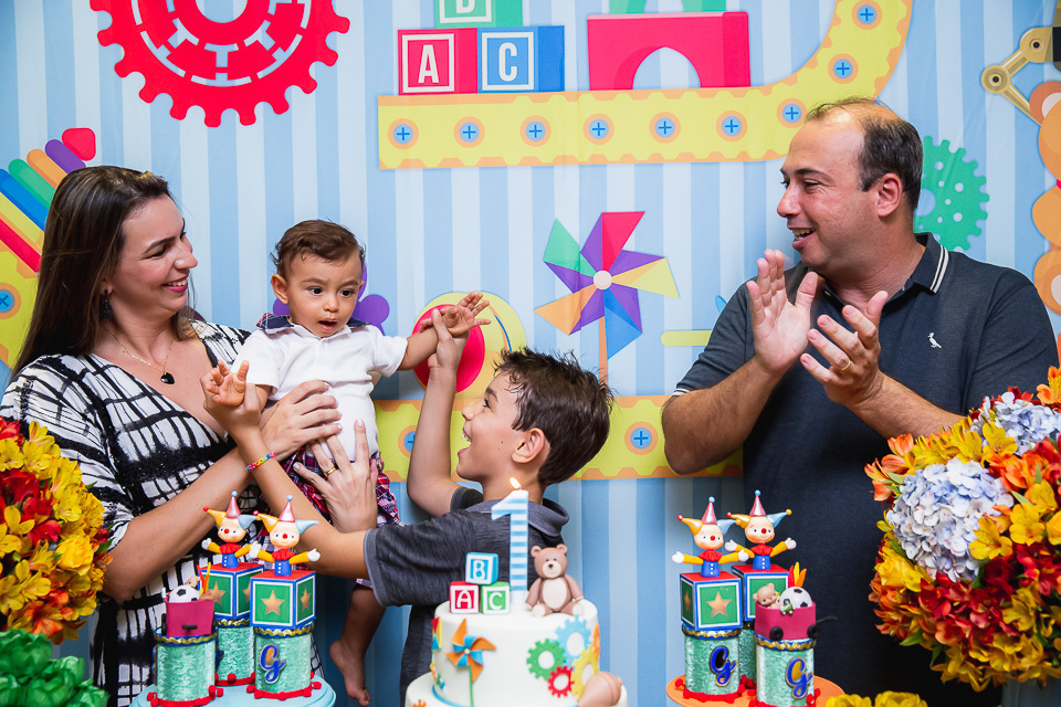 #gabriel #temafabricadebrinquedos #familia #festaemfamilia #irmaomaisnovo #cacula #filho #filhos #aniversariomenino #festamenino #parabens