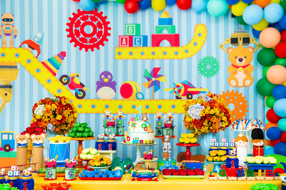 #gabriel #temafabricadebrinquedos #familia #festaemfamilia #irmaomaisnovo #cacula #filho #filhos #aniversariomenino #festamenino #parabens