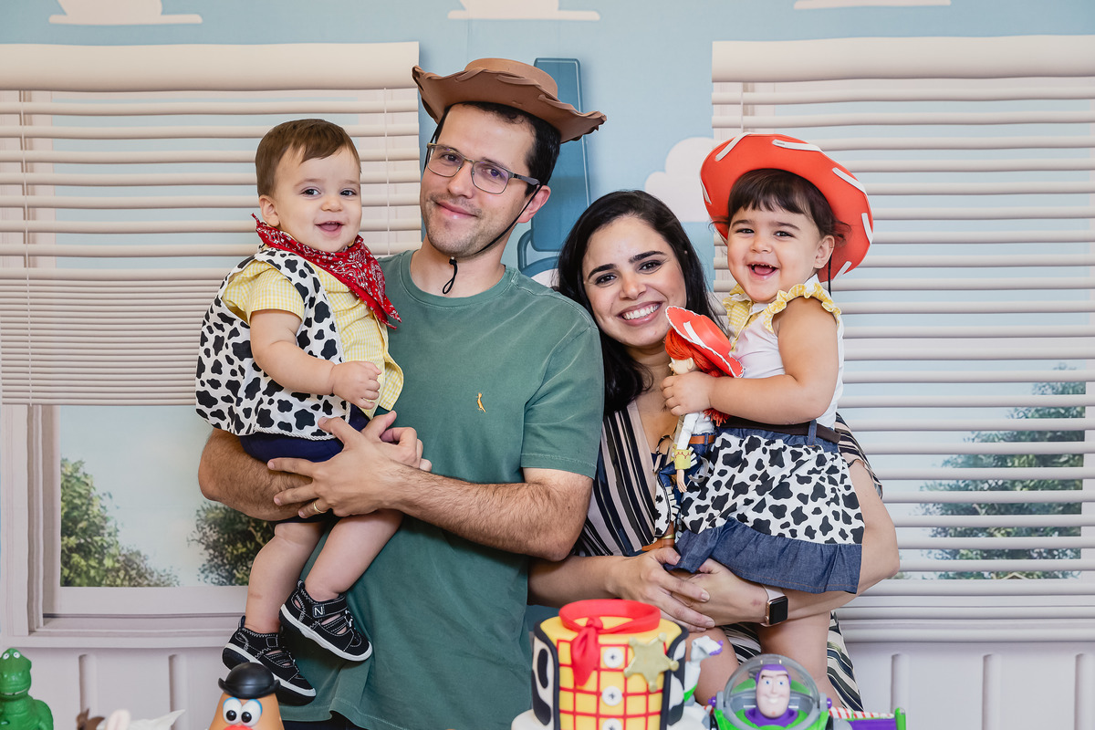 #chico1ano #chico #francisco1ano #francisco #chicão #toystory #tematoystory #cowboy #cowboykid #cowboywoody #woody #aniversariotoystory #aniversariodemenino #festademenino #festatoystory #familia #familiafeliz #comemoraçãoemfamília #aperto #apertomesmo 