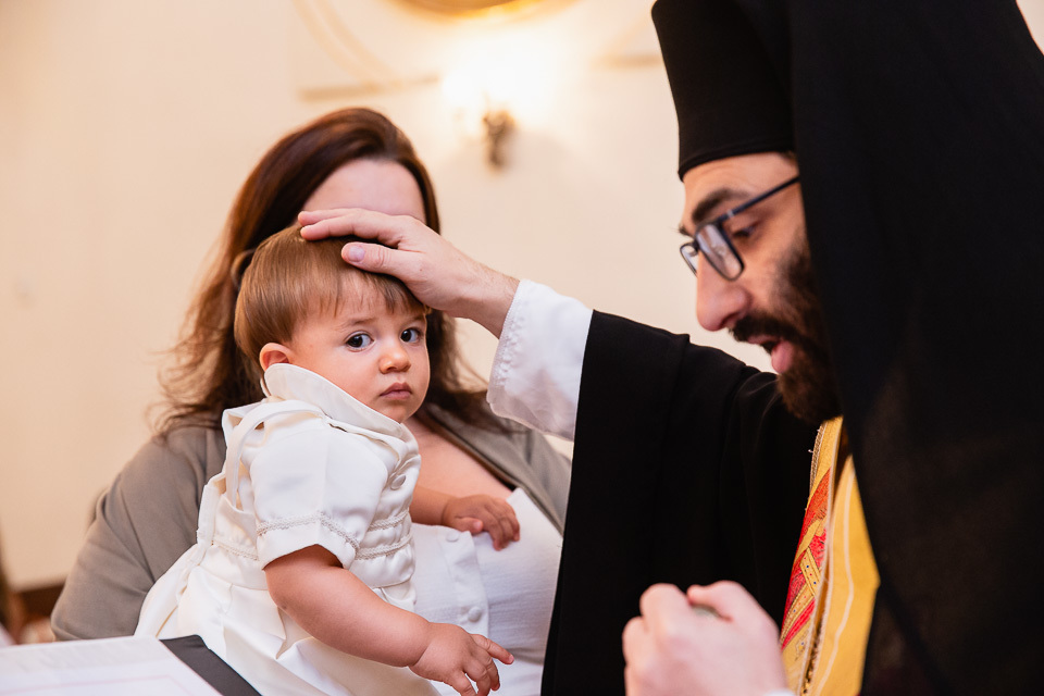 Benjamin recebendo suas bençãos durante o batismo