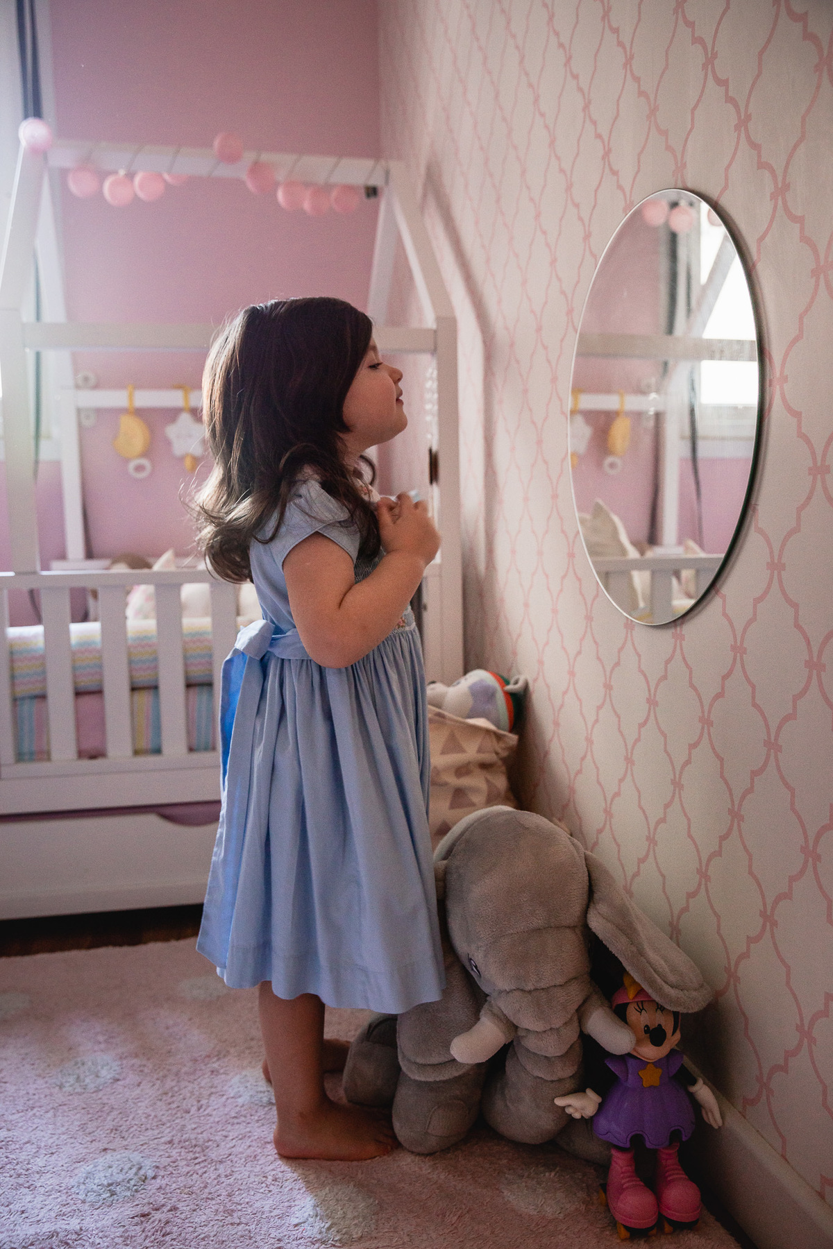 familia urbano cardarelli leite, documental de familia rj, fotografia documental, documental quarentena, se arrumando no espelho, making of bia,