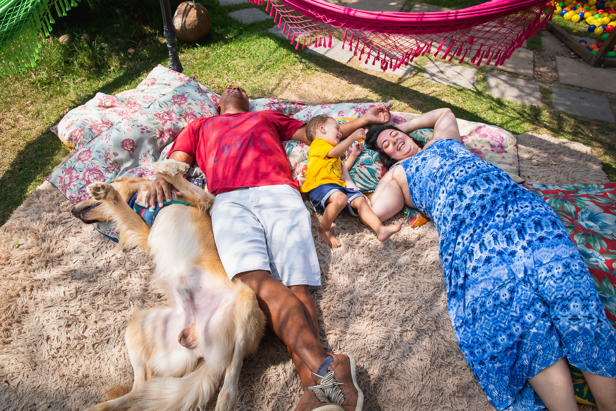 jogados no final da festa ; fim de festa