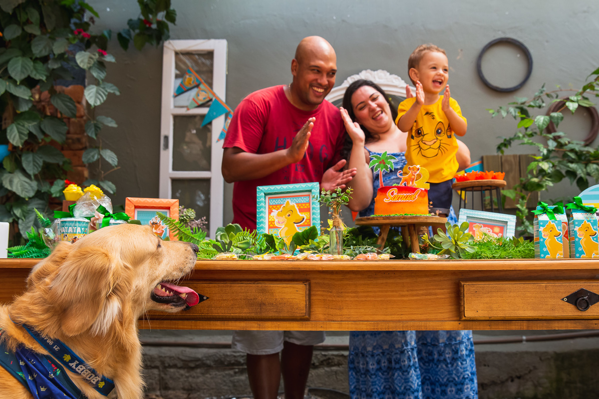 samuel 2 anos ; hora do parabens com a famailia ; sorrisos e palmas