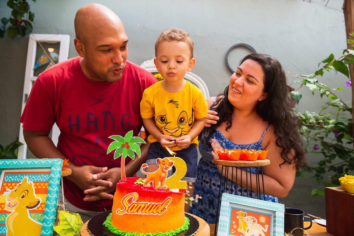 samuel 2 anos ; hora do parabens com a famailia ; sorrisos e palmas