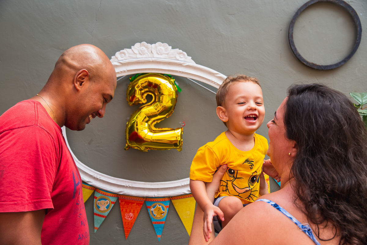 samuel 2 anos ; hora do parabens com a famailia ; sorrisos e palmas