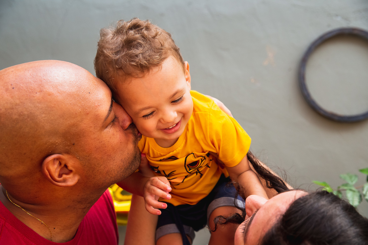 samuel 2 anos ; hora do parabens com a famailia ; sorrisos e palmas ; beijos