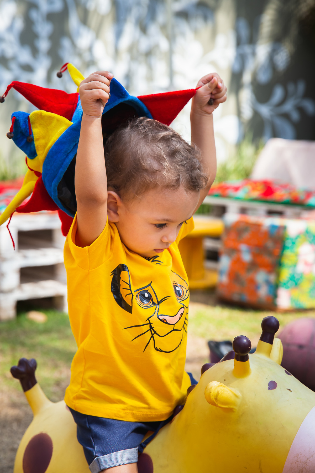 samuel 2 anos ; com chapeu ; fantasiado