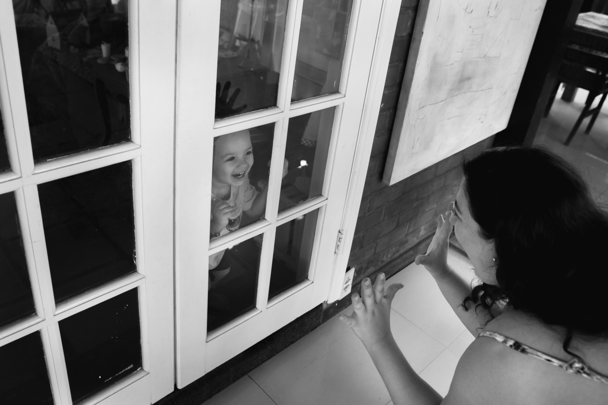 samuel 2 anos ; pique esconde em casa com a mamae