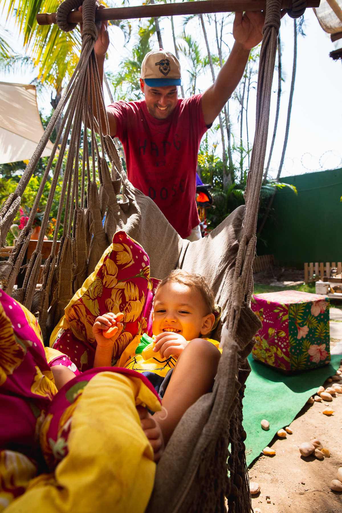 samuel 2 anos ; deitado na rede
