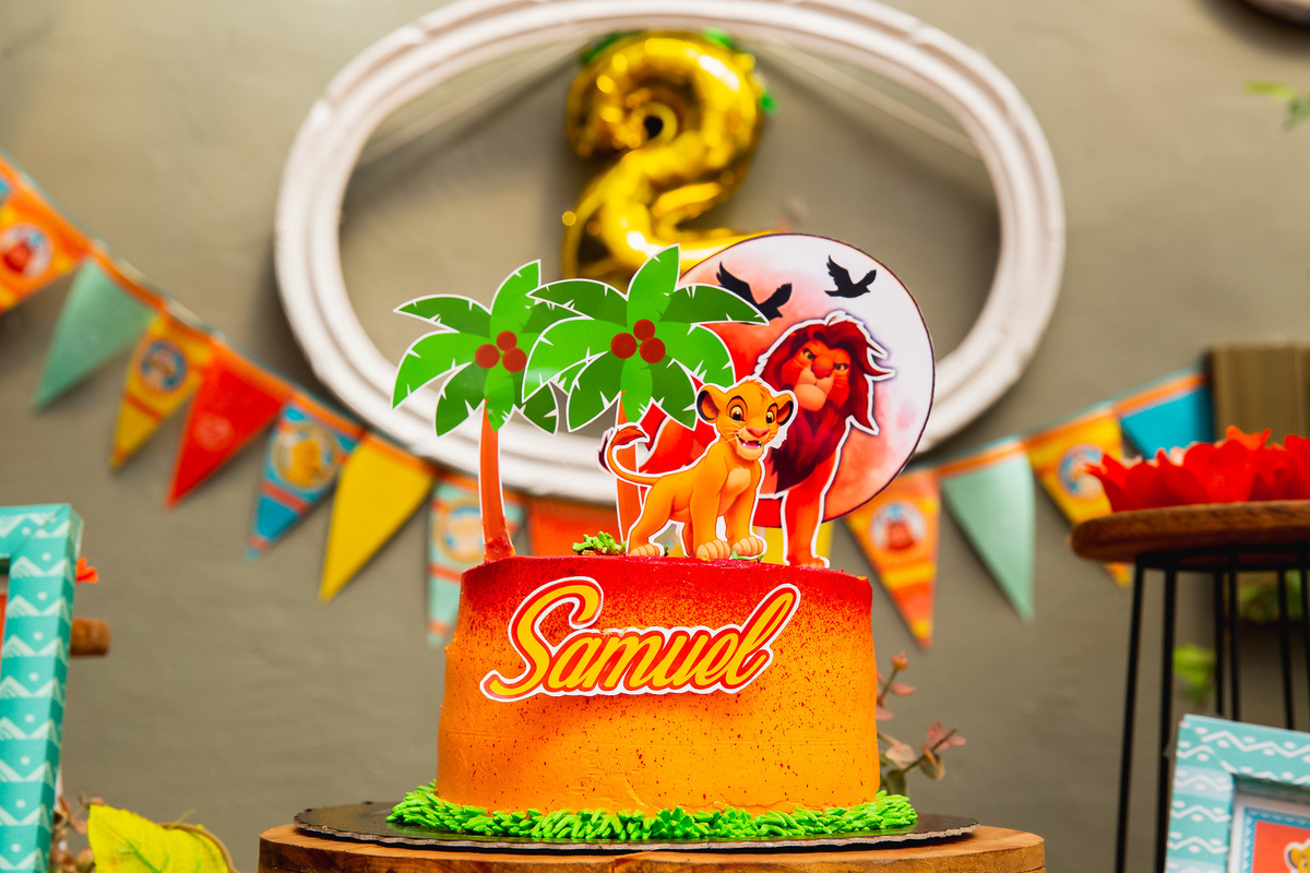 samuel 2 anos ; decoraçao com o tema rei leao ; bolo rei leao