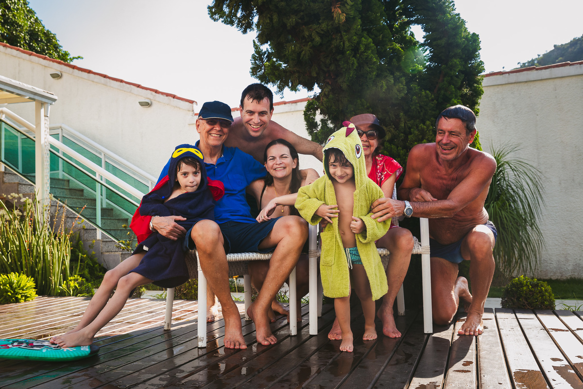 video documental de familia , familia porto kastrup , mansao itacoatiara , foto da familia toda na beira da piscina