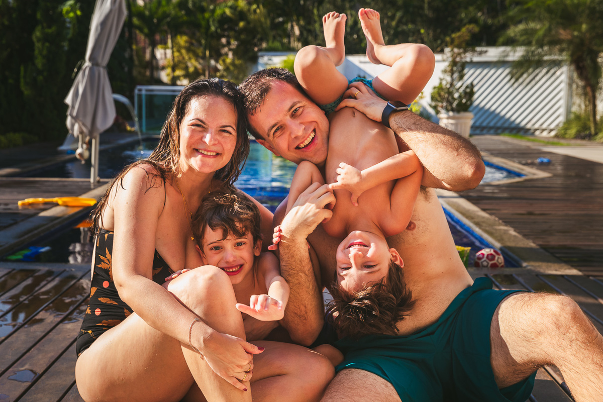 video documental de familia , familia porto kastrup , mansao itacoatiara , foto de familia na beira da piscina