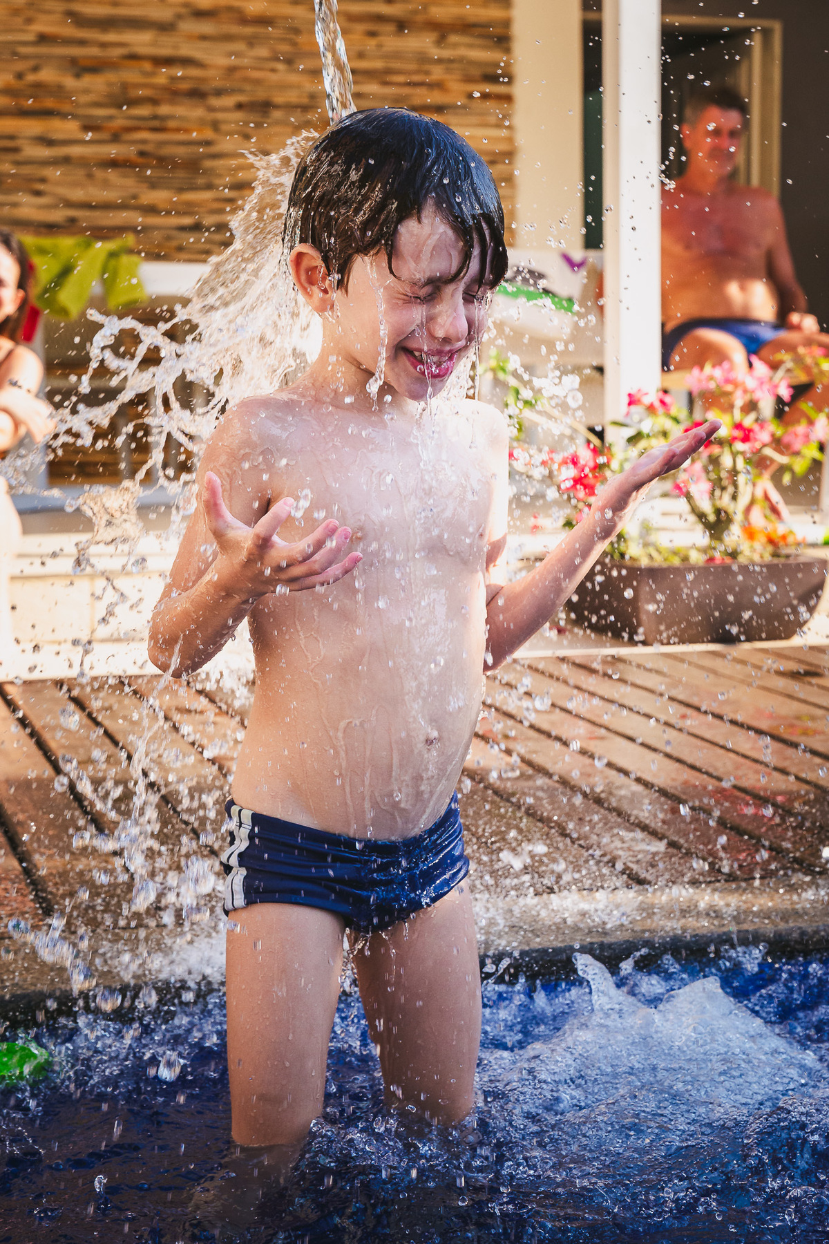 video documental de familia , familia porto kastrup , mansao itacoatiara , caio tomando um balde de agua