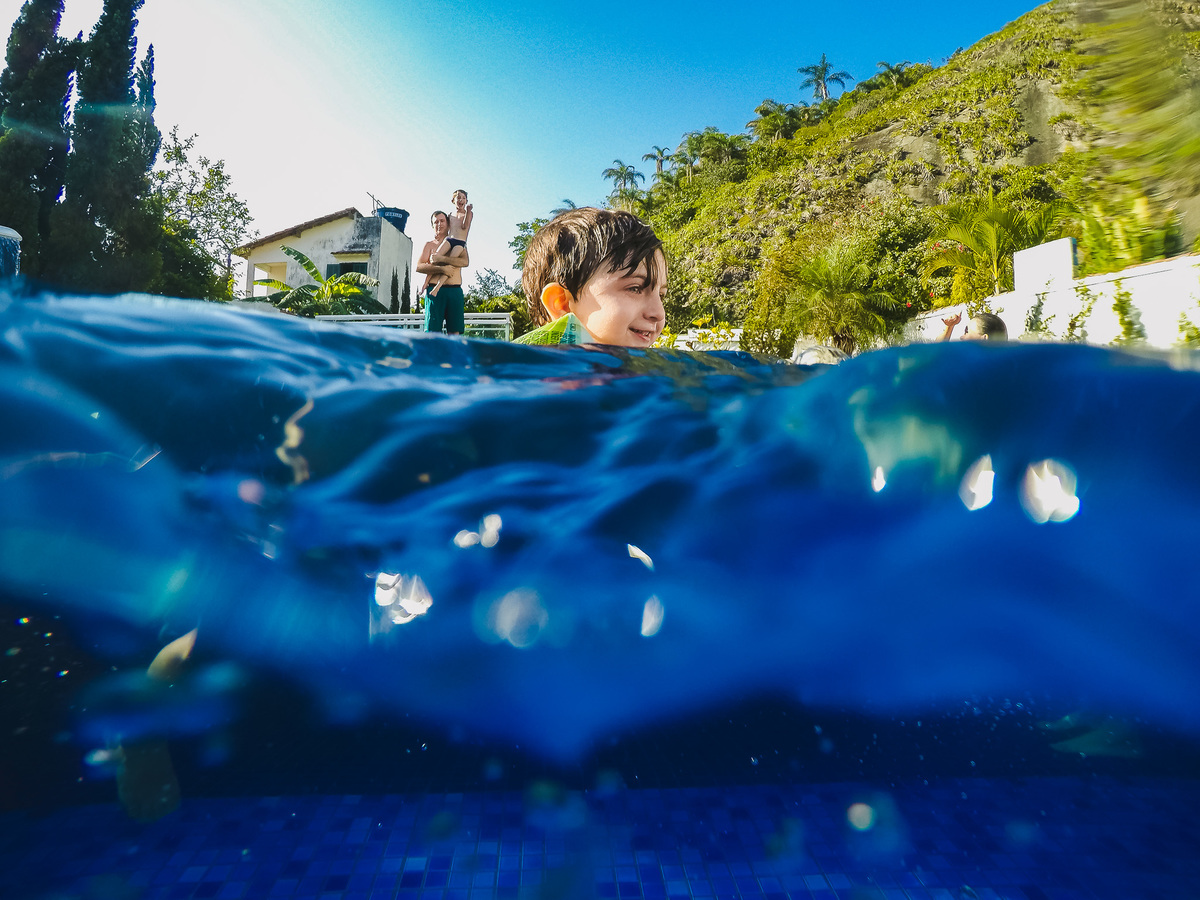 video documental de familia , familia porto kastrup , mansao itacoatiara , davi nadando na piscina