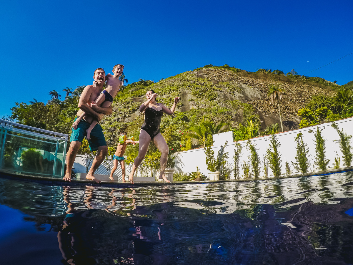 video documental de familia , familia porto kastrup , mansao itacoatiara , se jogando na piscina com a familia