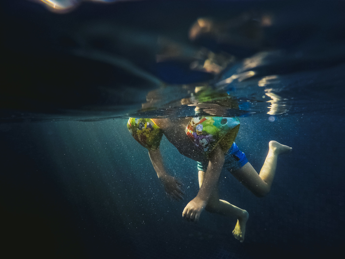 video documental de familia , familia porto kastrup , mansao itacoatiara , davi nadando na piscina