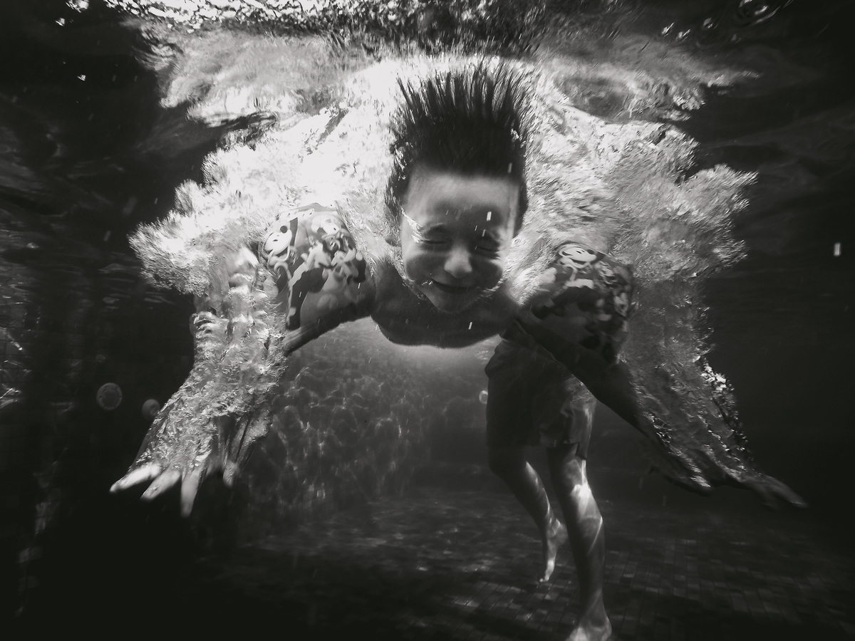 video documental de familia , familia porto kastrup , mansao itacoatiara , video documental de familia , familia porto kastrup , mansao itacoatiara , se jogando na piscina com a familia