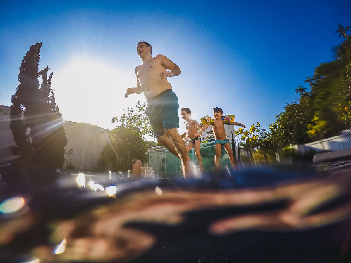 video documental de familia , familia porto kastrup , mansao itacoatiara , se jogando na piscina com a familia