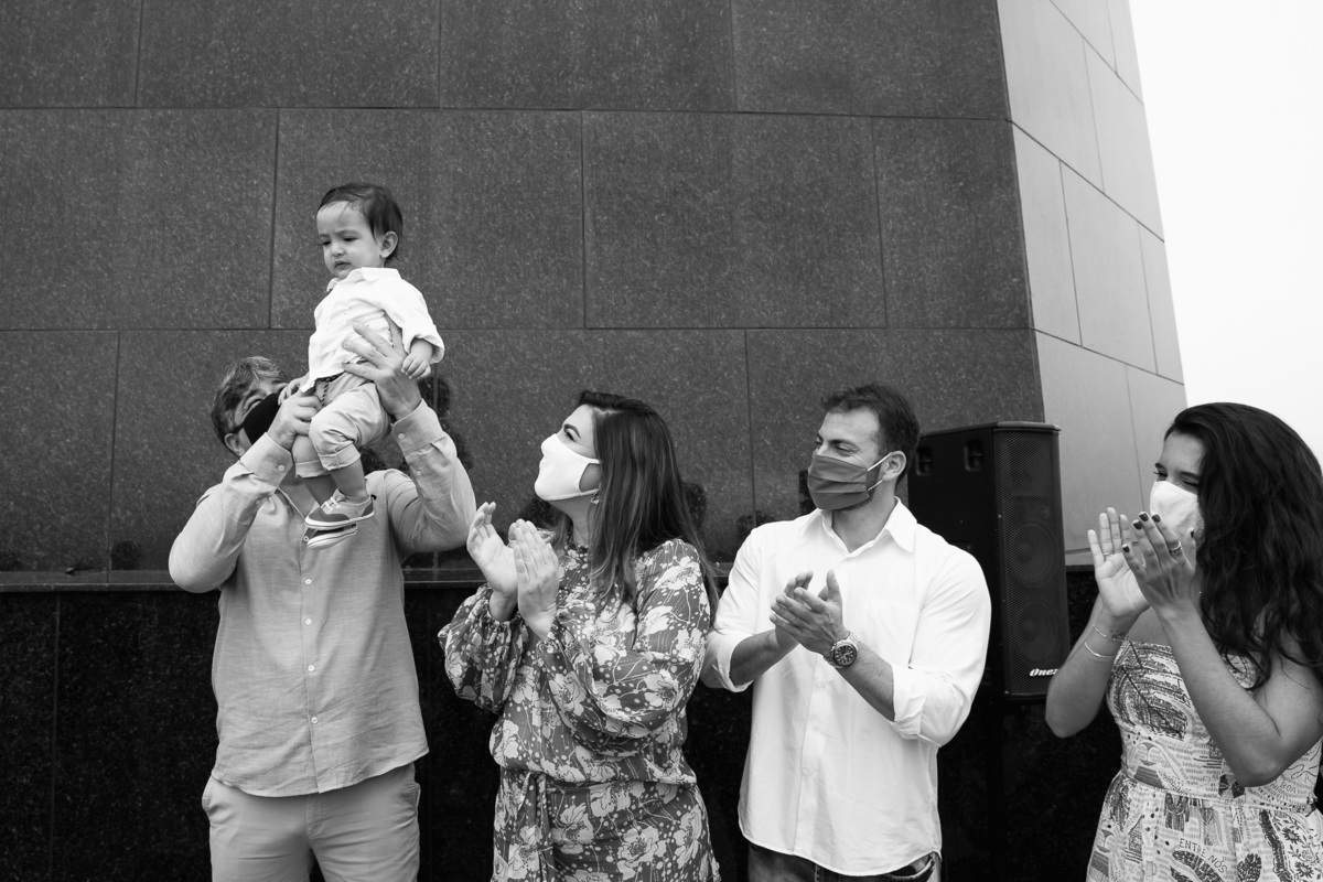 familia participando do batismo